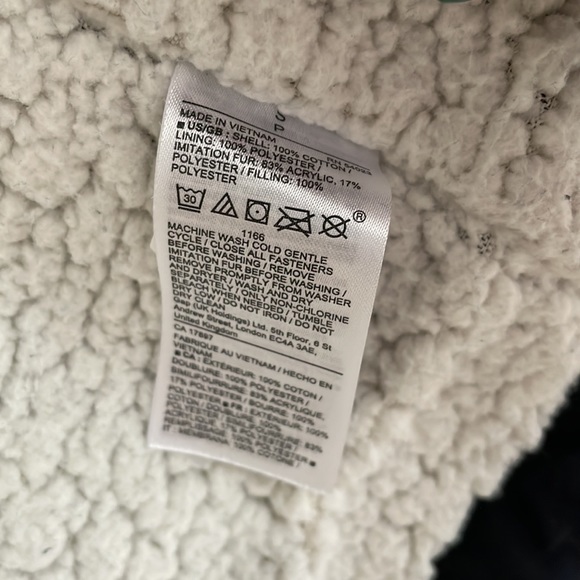 GAP black parka. Size: Small - Picture 5 of 5